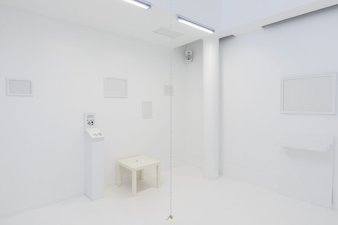 White room - LockedUp - Escape game - Escape blog